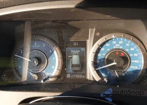 2015 Toyota Sienna Xle 8 Passenger z USA, uszkodzony, nr VIN 5TDYK3DC5FS639225